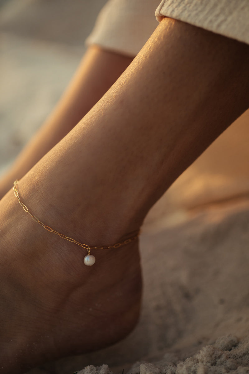 The Pearl Anklet – The Beach Babe Collection